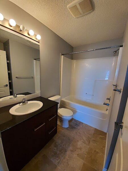 Master+Bathroom Edmonton 2 bedrooms Condo Unit for rent. Property photo: 278451-3