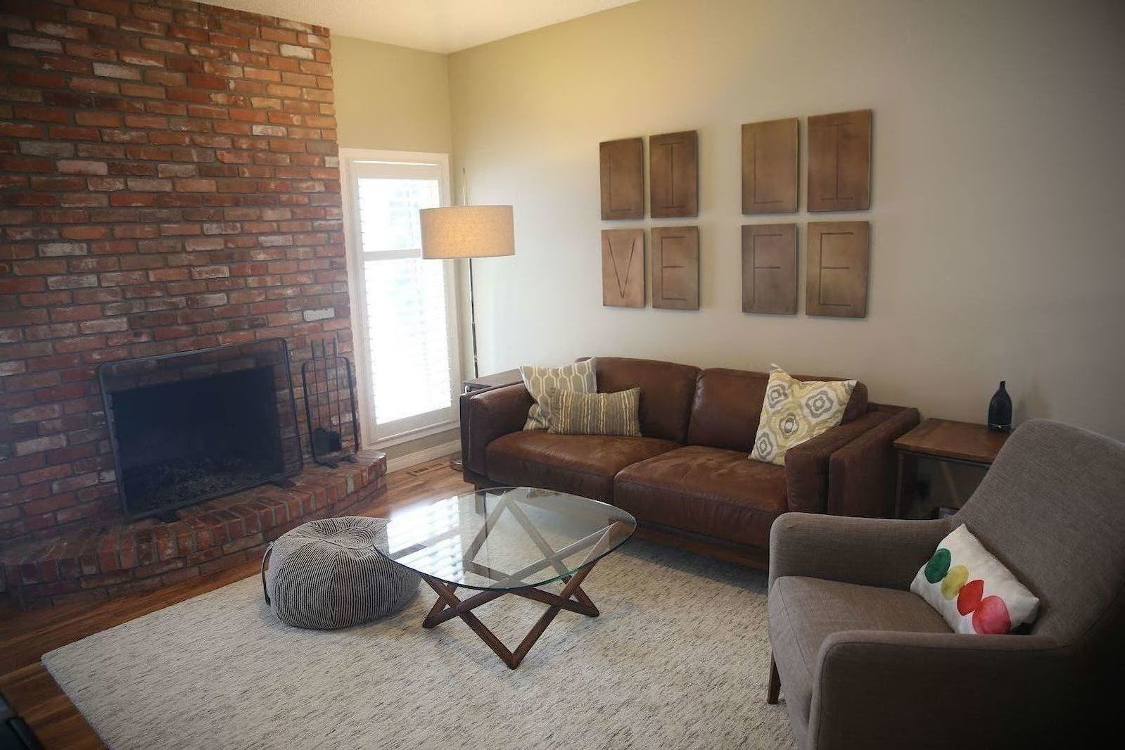 Living+Room Edmonton 5 + Den bedrooms House for rent. Property photo: 279980-1