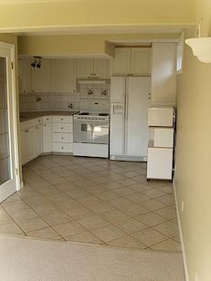 Kitchen+ Calgary 1 bedroom House for rent. Property photo: 28194-2