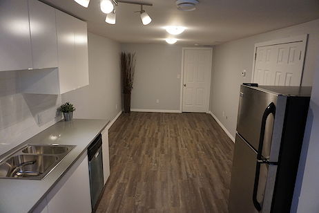 Kitchen+Leads+into+Living+Room Edmonton 1 bedroom Basement for rent. Property photo: 283446-2