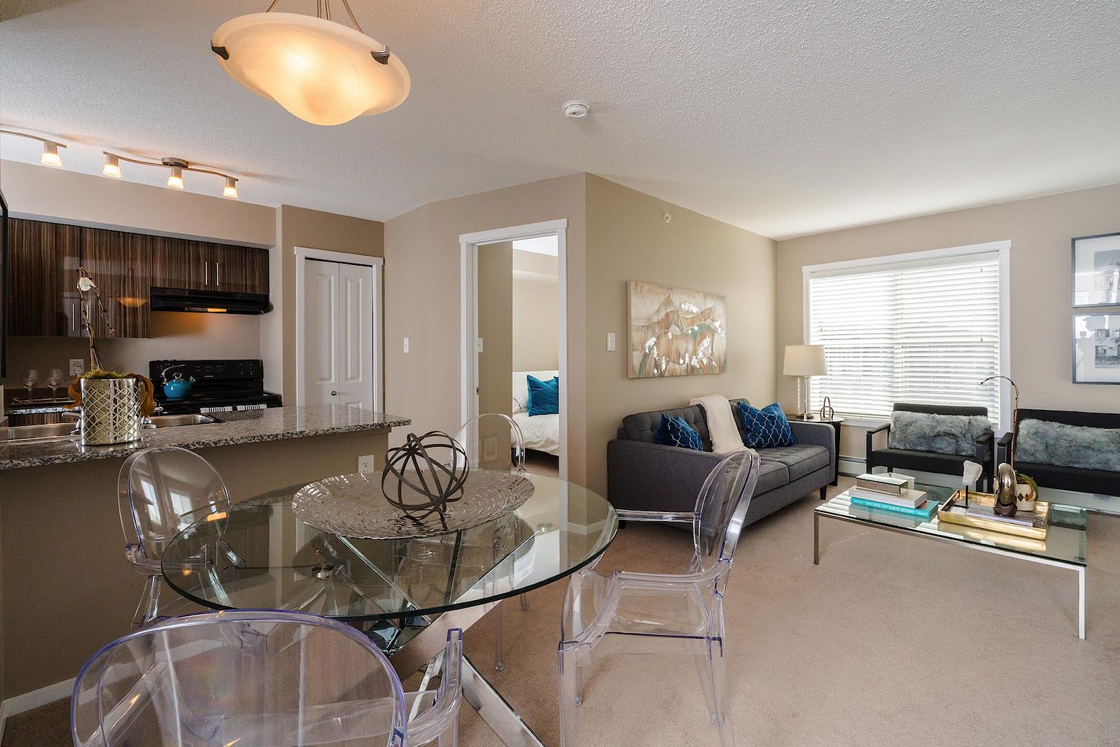 Edmonton 2 bedrooms Apartment for rent. Property photo: 288664-1