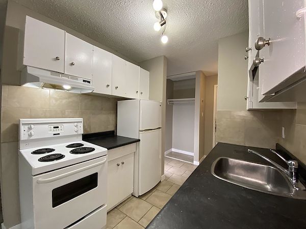 Edmonton bachelor bedrooms Apartment for rent. Property photo: 289263-2