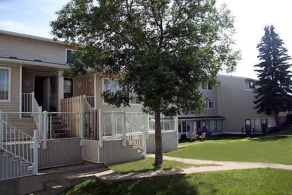 Clareview+Court+Apartments+Exterior+1 Edmonton 2 bedrooms Apartment for rent. Property photo: 289315-2