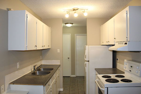+Seventh+Street+Manor+Kitchen Edmonton bachelor bedrooms Apartment for rent. Property photo: 289320-2