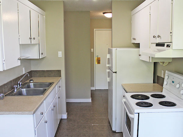 Prairie+Manor+Kitchen Edmonton bachelor bedrooms Apartment for rent. Property photo: 289343-2