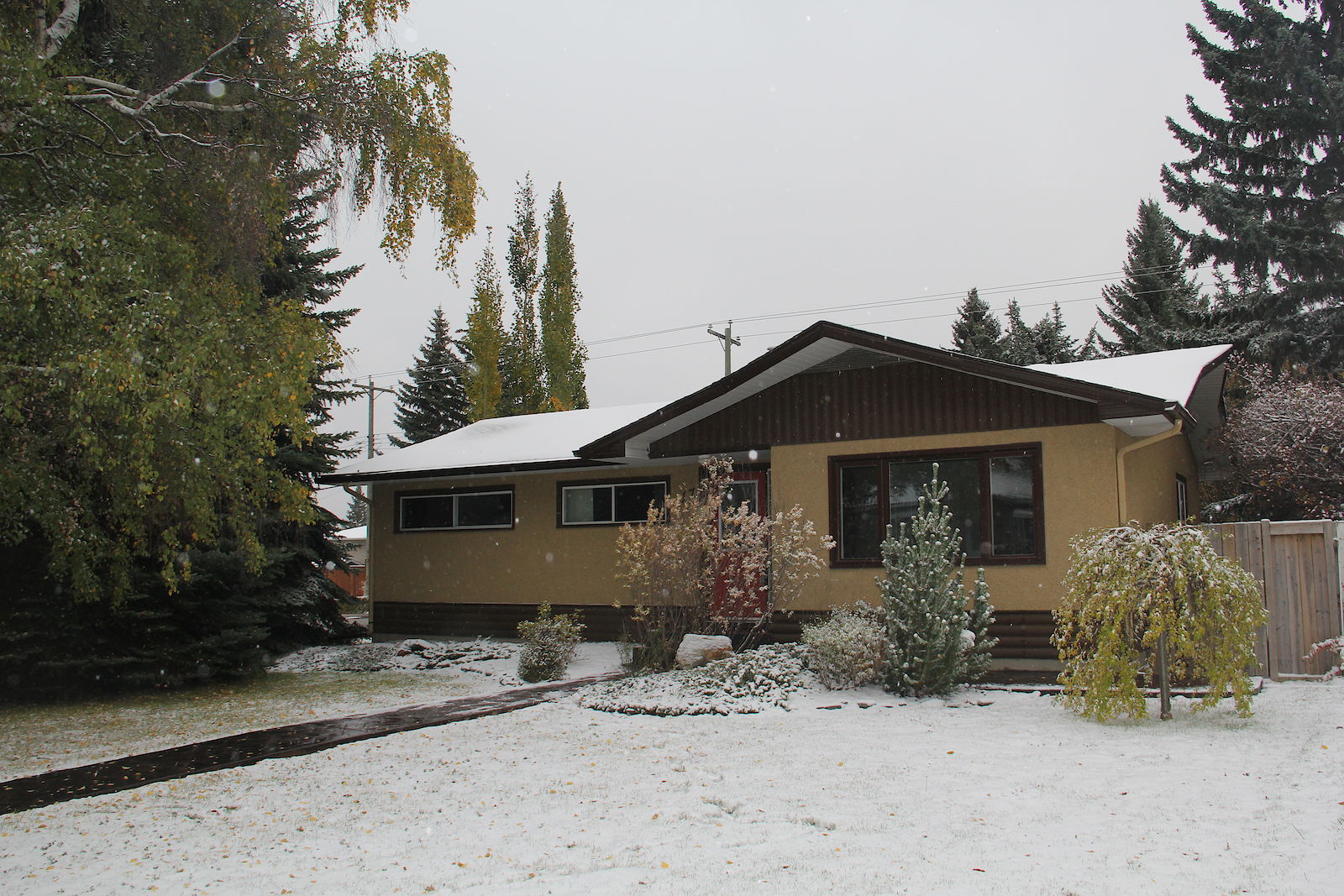 Calgary 3 bedrooms Main Floor for rent. Property photo: 291115-1