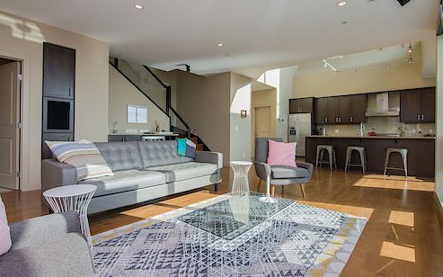 Calgary 2 bedrooms Condo Unit for rent. Property photo: 291331-2