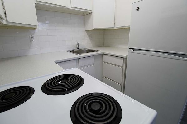 Kerpel+Apartments+Kitchen Saskatoon 1 bedroom Apartment for rent. Property photo: 294110-3