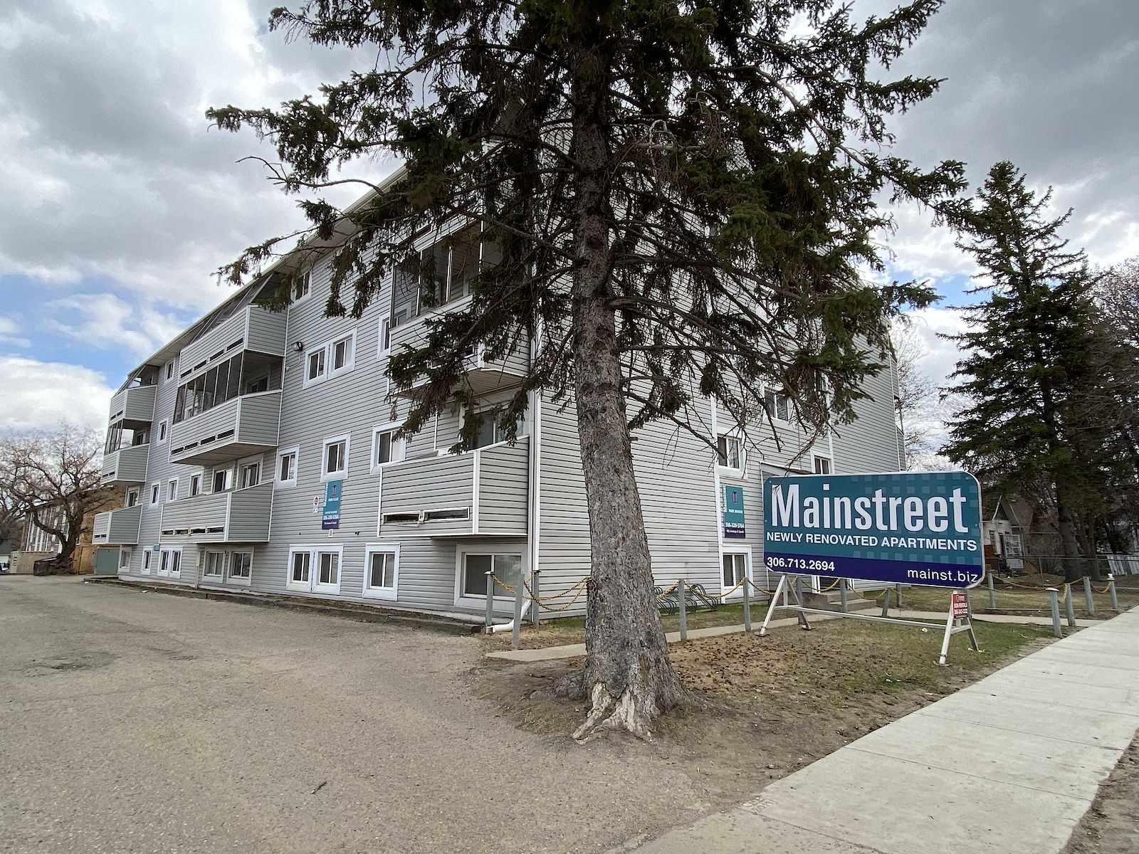 Park+Manor+Apartments+Exterior Saskatoon 1 bedroom Apartment for rent. Property photo: 294118-1