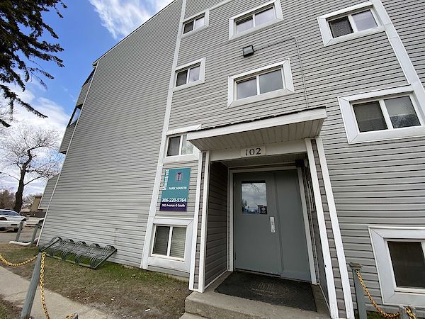 Park+Manor+Apartments+Entrance Saskatoon 1 bedroom Apartment for rent. Property photo: 294118-2