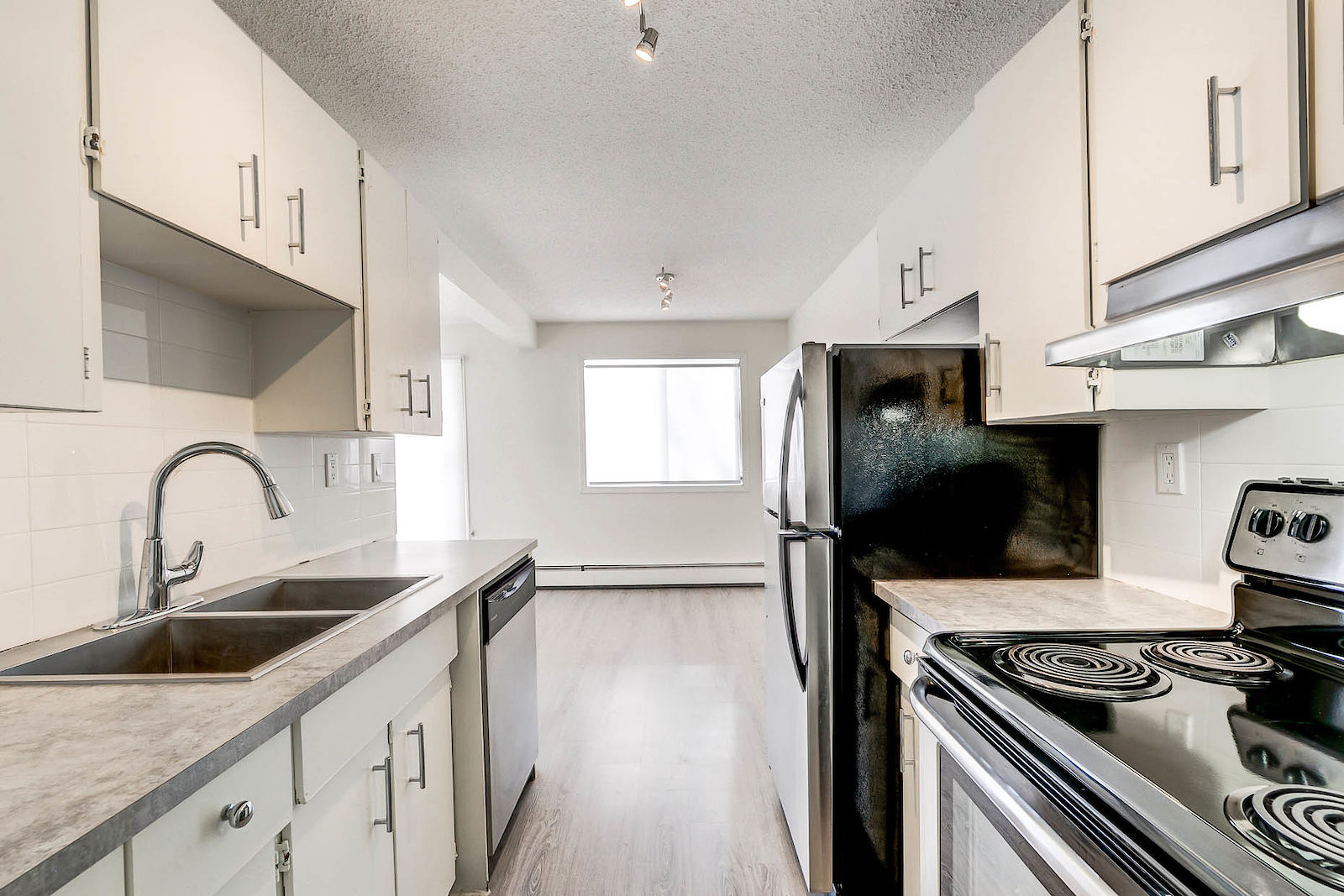 Edmonton 2 bedrooms Apartment for rent. Property photo: 294266-1