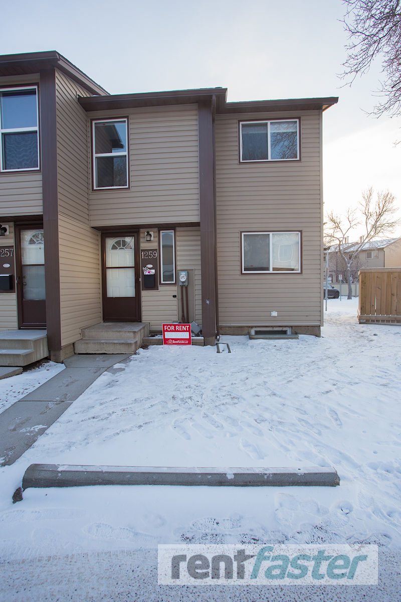 Edmonton 3 bedrooms Townhouse for rent. Property photo: 296071-1