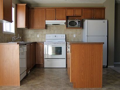 kitchen+with+island Calgary 3 bedrooms House for rent. Property photo: 29858-3