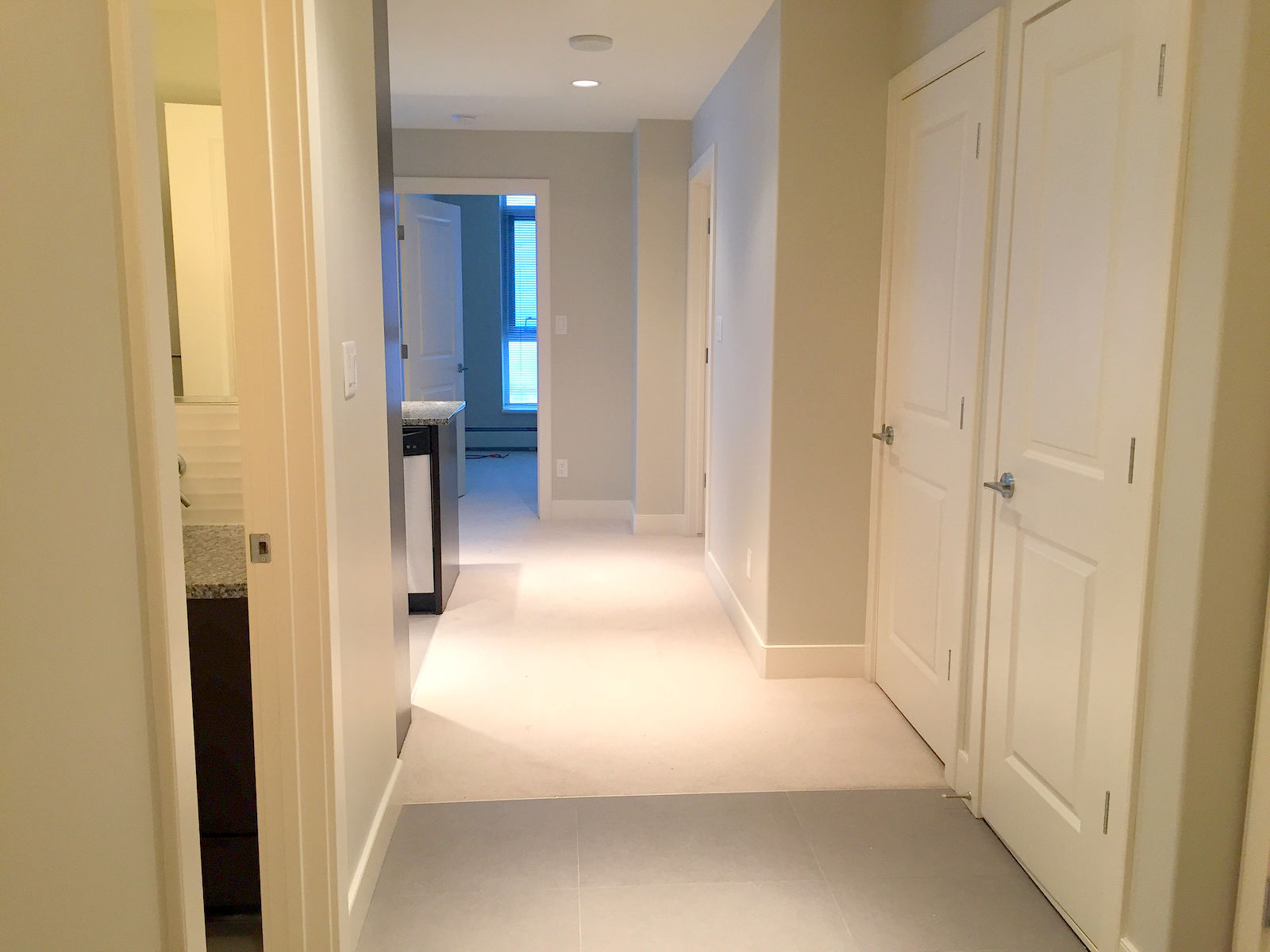Calgary 2 bedrooms Condo Unit for rent. Property photo: 299608-1