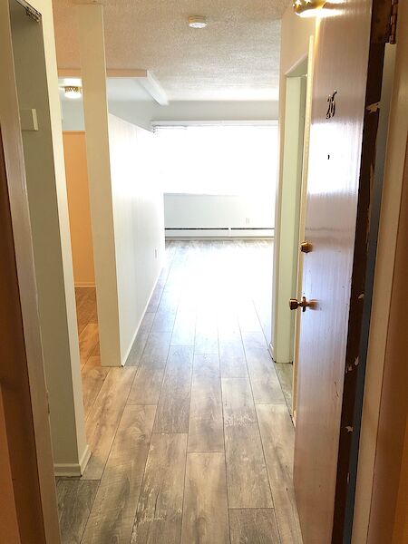 Calgary 1 bedroom Apartment for rent. Property photo: 300405-2