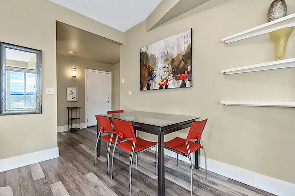 Calgary 2 bedrooms Condo Unit for rent. Property photo: 300604-2