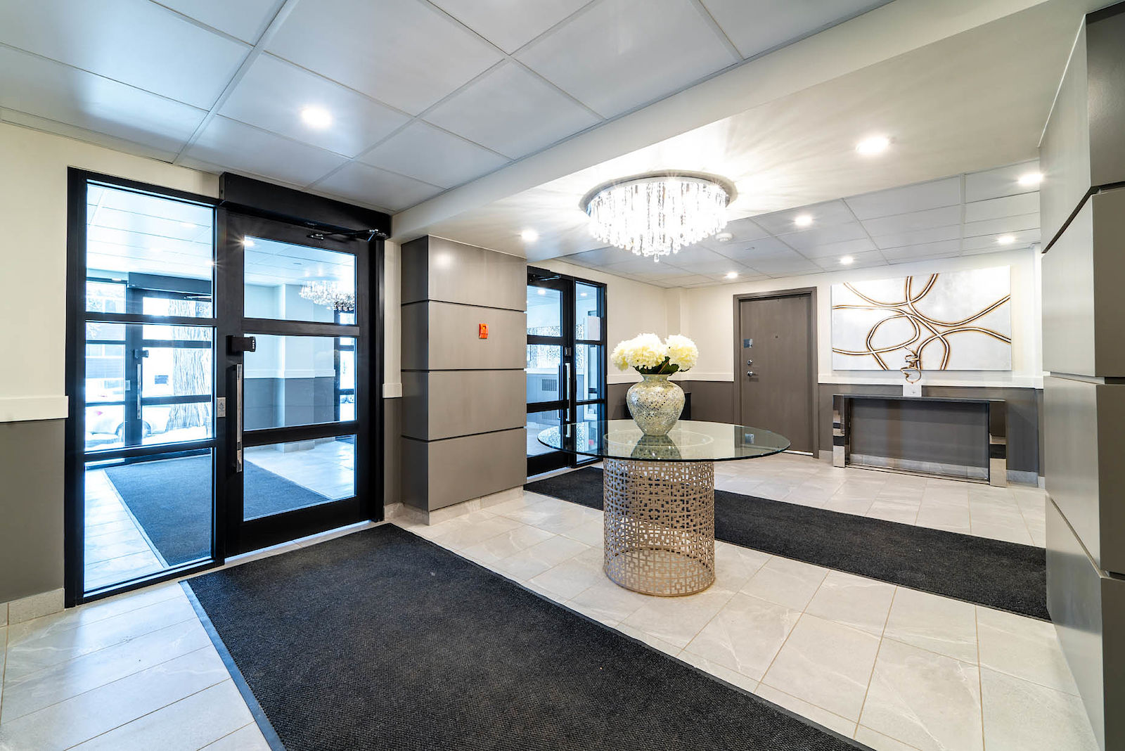 Regal+Tower+I+1 Saskatoon 2 bedrooms Apartment for rent. Property photo: 301438-1