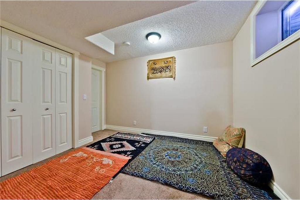 Calgary 2 bedrooms Basement for rent. Property photo: 303115-1