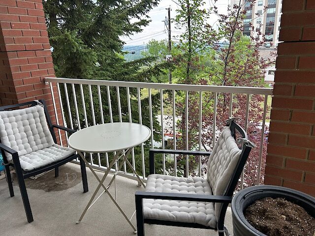 Calgary 2 bedrooms Condo Unit for rent. Property photo: 303226-1