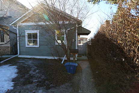 Calgary 2 bedrooms House for rent. Property photo: 304700-2
