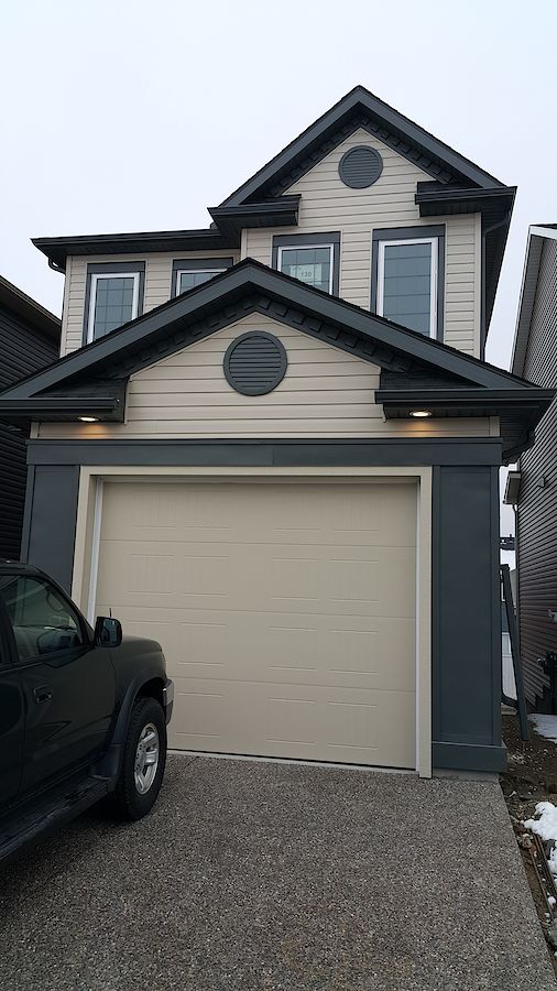 Calgary 4 bedrooms House for rent. Property photo: 308779-1