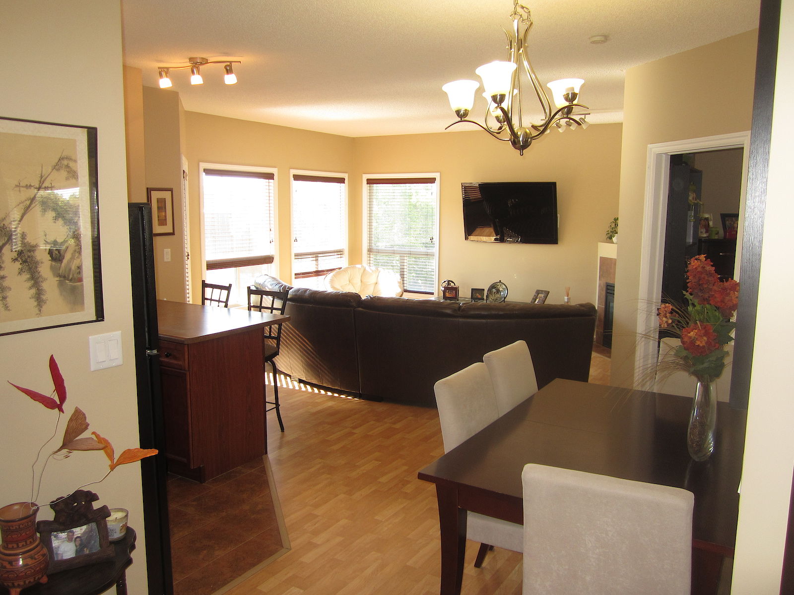 Edmonton 2 bedrooms Condo Unit for rent. Property photo: 312852-1