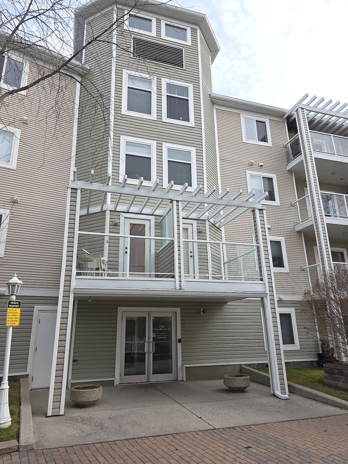 Calgary 2 + Den bedrooms Condo Unit for rent. Property photo: 313158-1