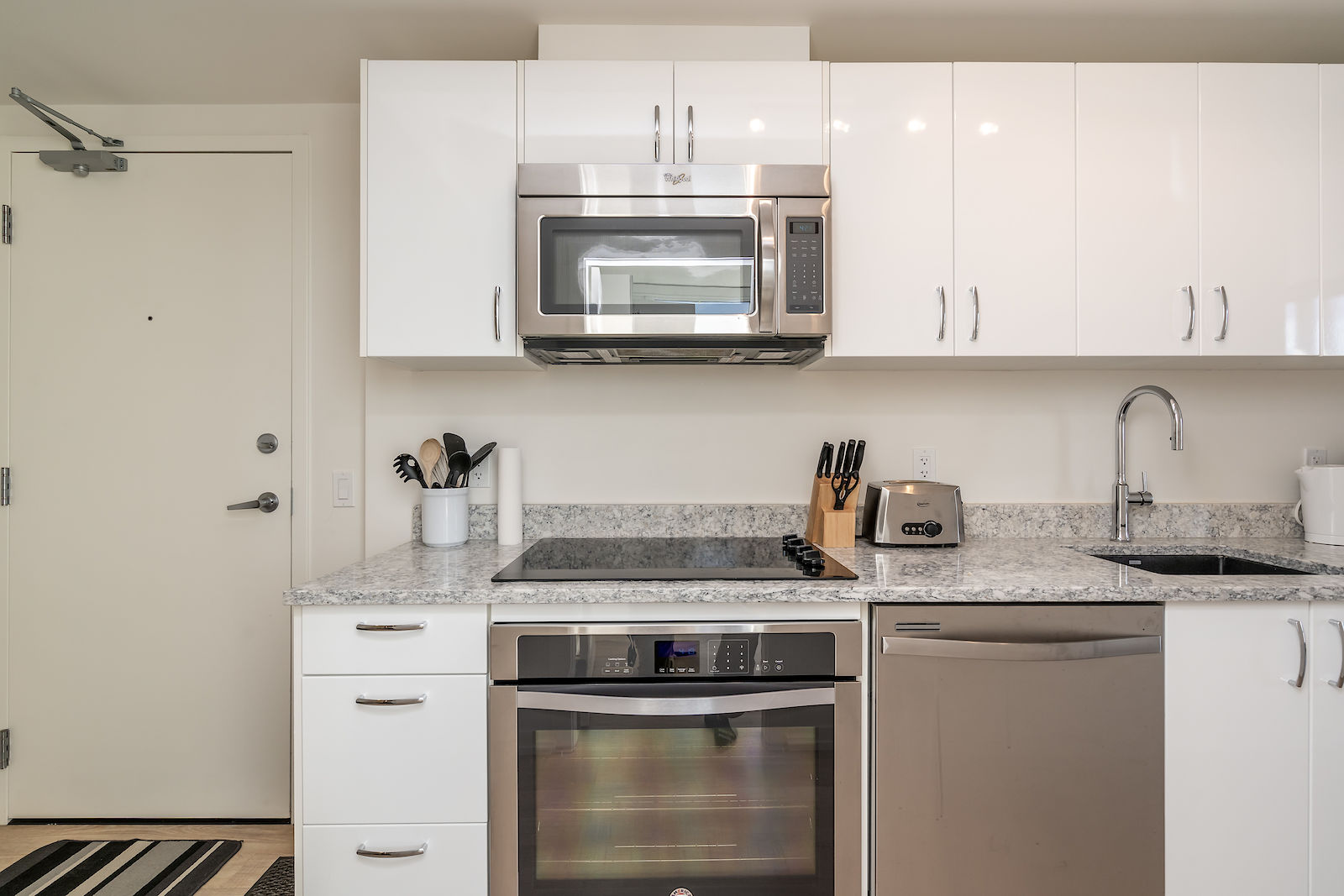 Kitchen+-+fully+equipped+oven+microwave+utensils+microwave+and+everything+else+needed+for+cooking+and+baking Calgary 1 bedroom Condo Unit for rent. Property photo: 314156-1