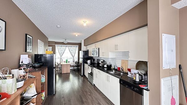 Calgary 4 bedrooms Room For Rent for rent. Property photo: 315036-2