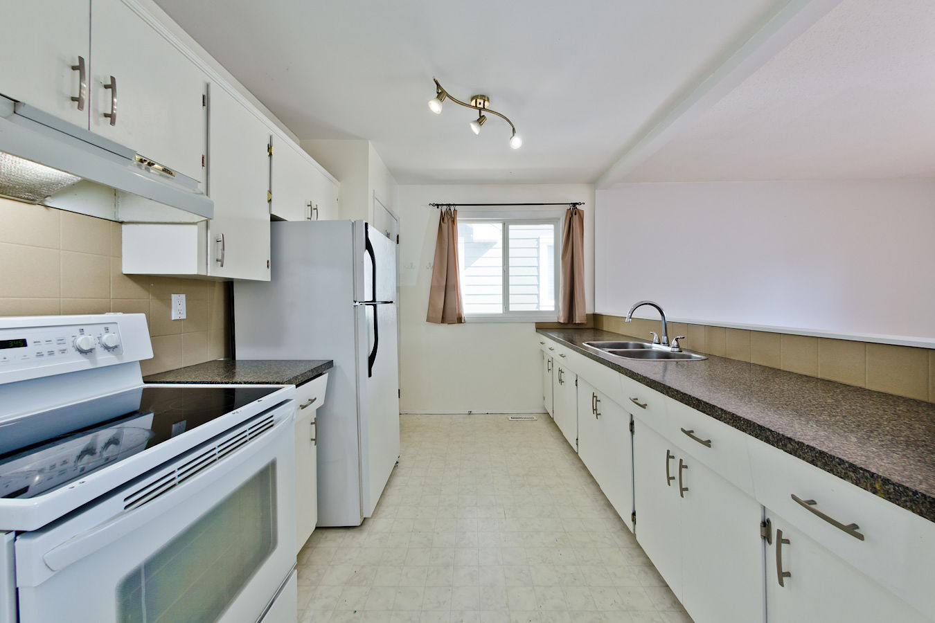 Calgary 3 bedrooms Main Floor for rent. Property photo: 317823-1