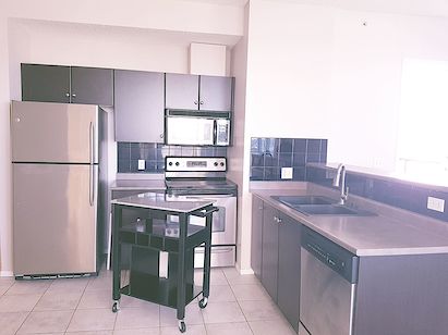 Calgary 2 bedrooms Condo Unit for rent. Property photo: 320760-2