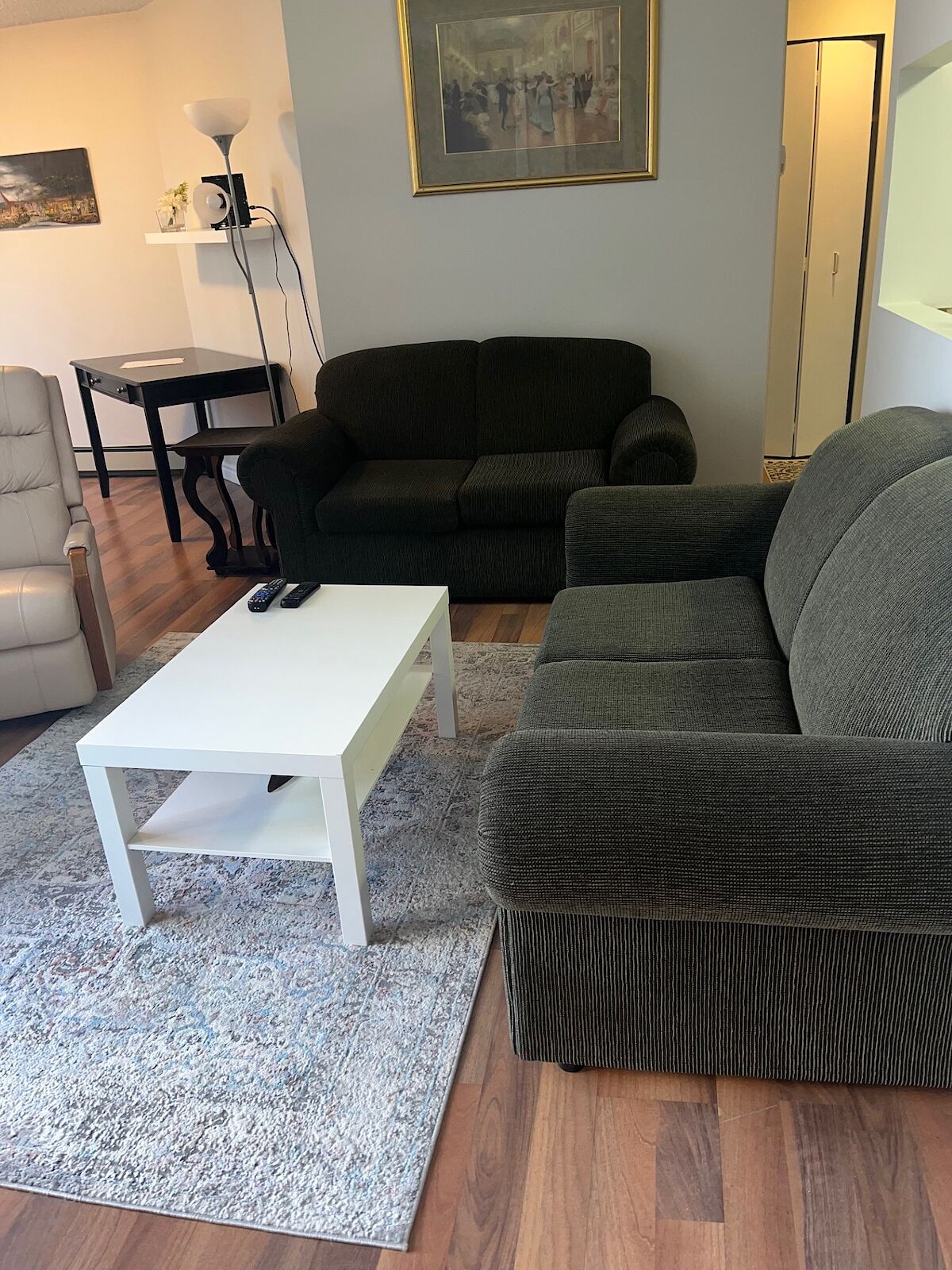 Calgary 1 bedroom Condo Unit for rent. Property photo: 32251-1