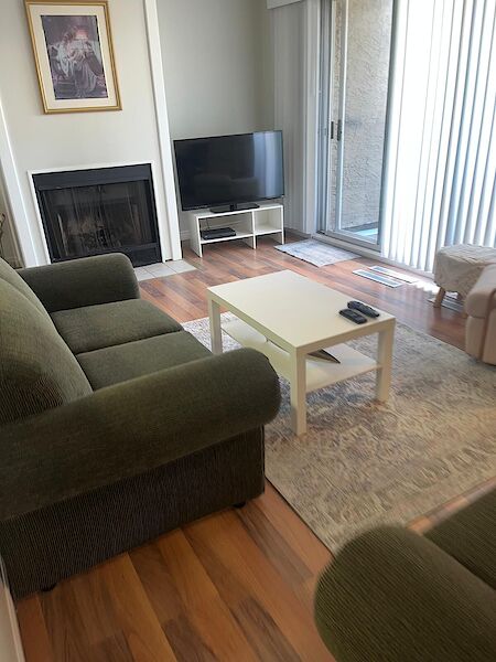 Calgary 1 bedroom Condo Unit for rent. Property photo: 32251-3