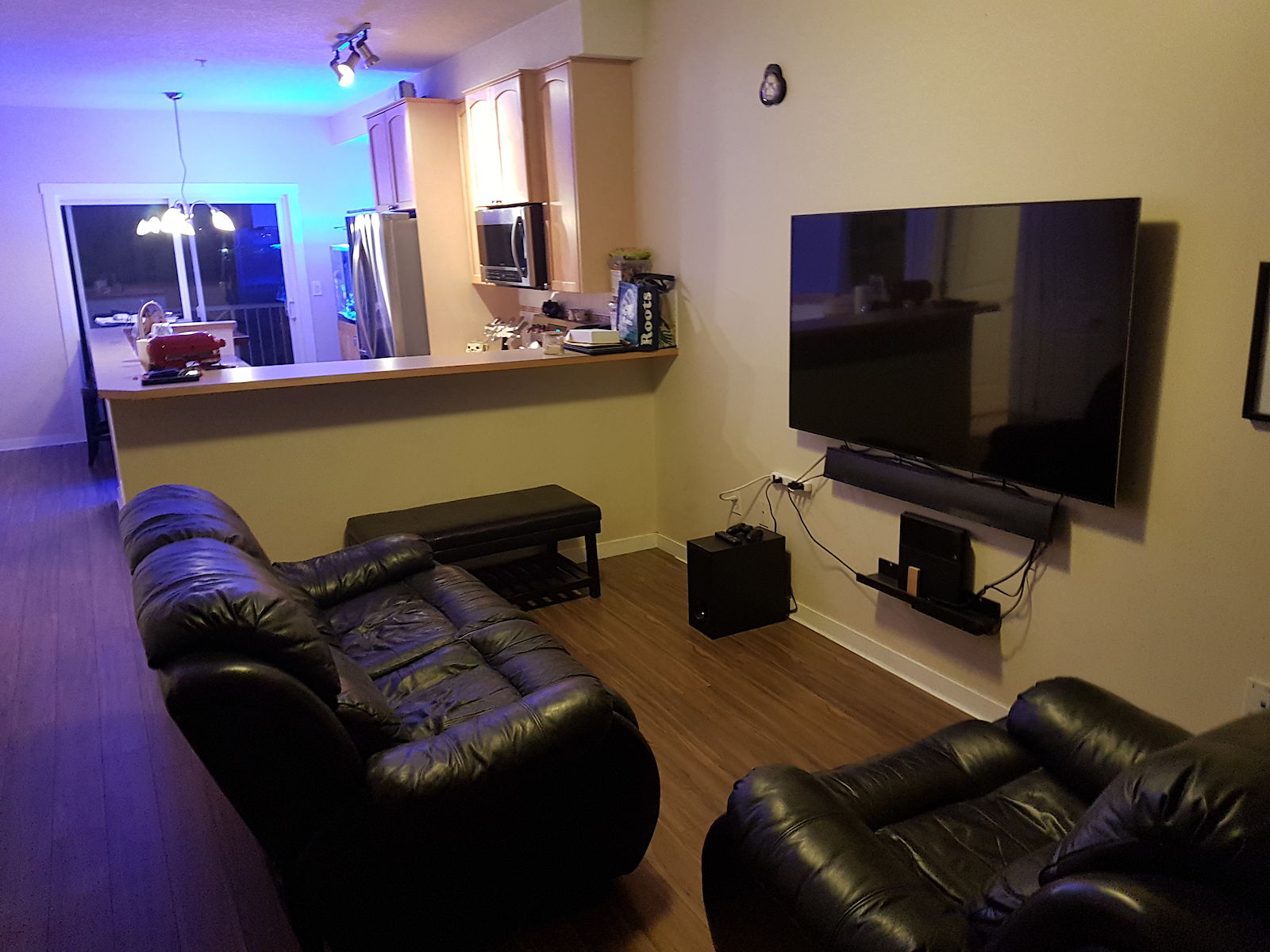 Calgary 2 bedrooms Condo Unit for rent. Property photo: 323854-1