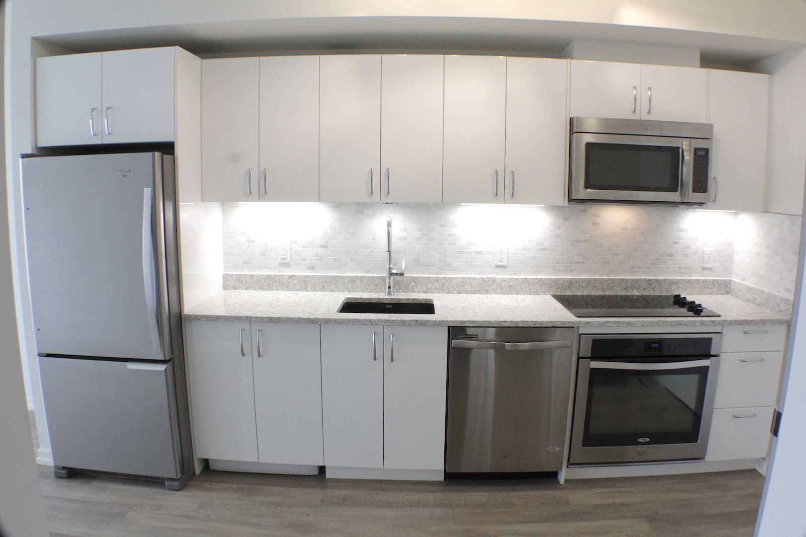Calgary 2 bedrooms Condo Unit for rent. Property photo: 323899-1
