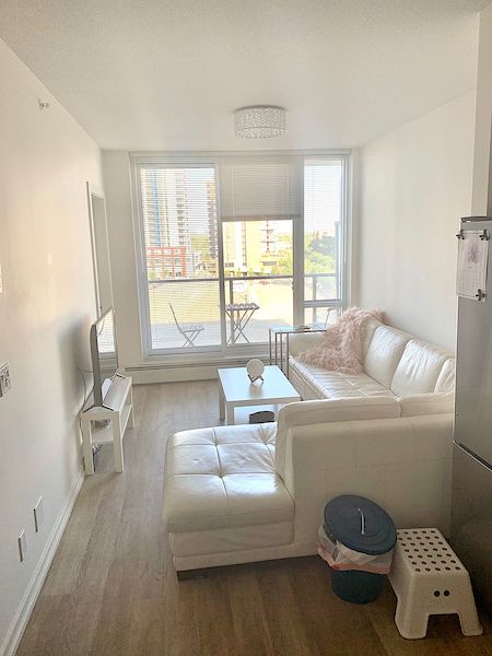 Calgary 2 bedrooms Condo Unit for rent. Property photo: 323899-2