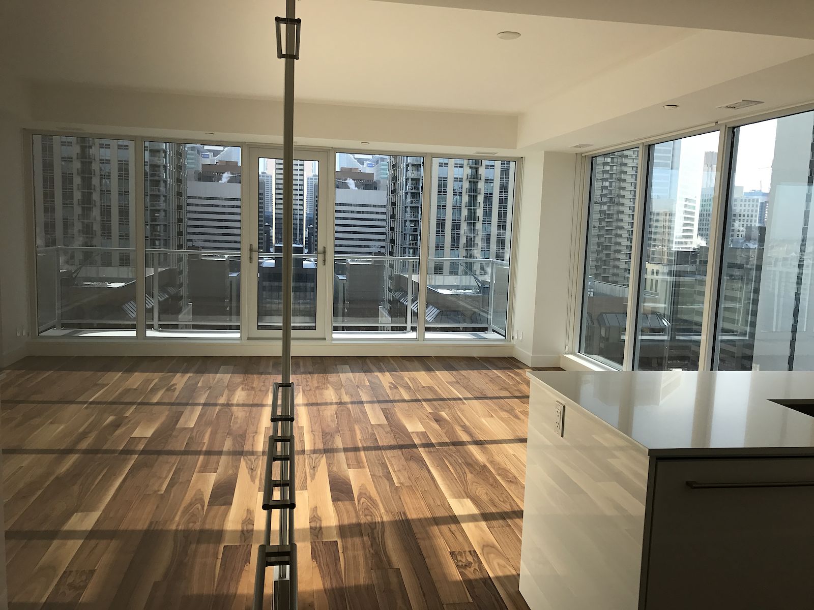 Calgary 1 bedroom Condo Unit for rent. Property photo: 324980-1