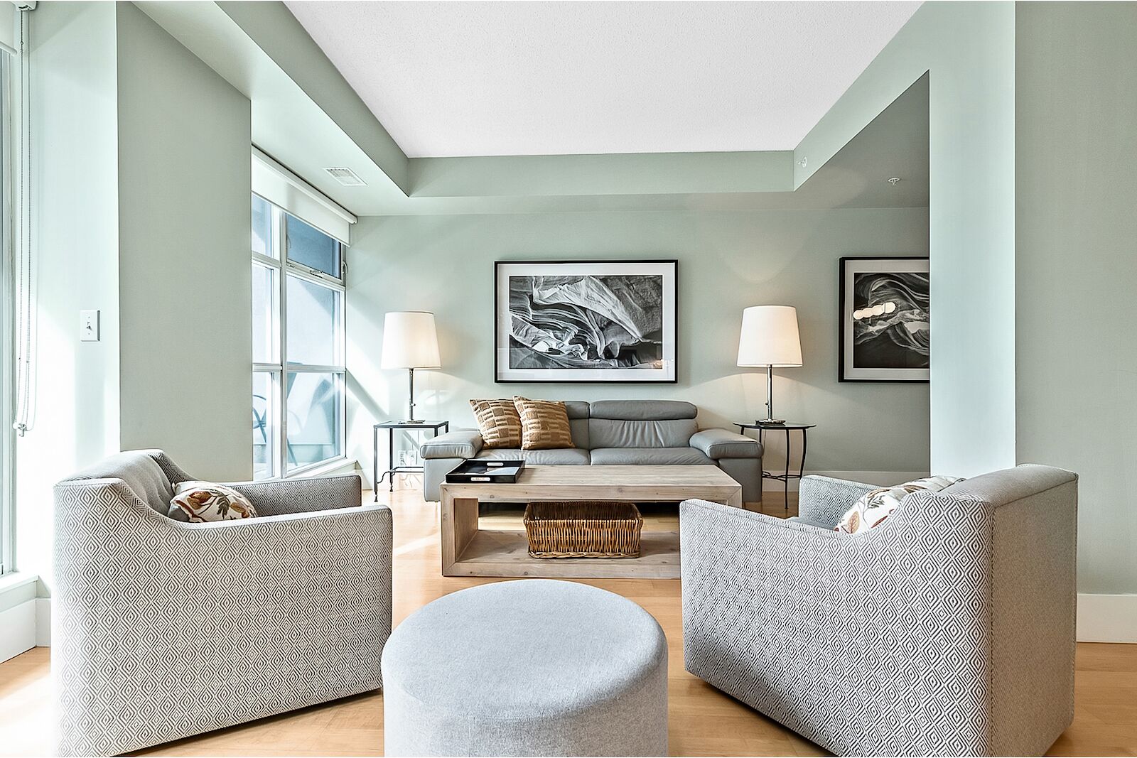 Calgary 2 bedrooms Condo Unit for rent. Property photo: 325135-1
