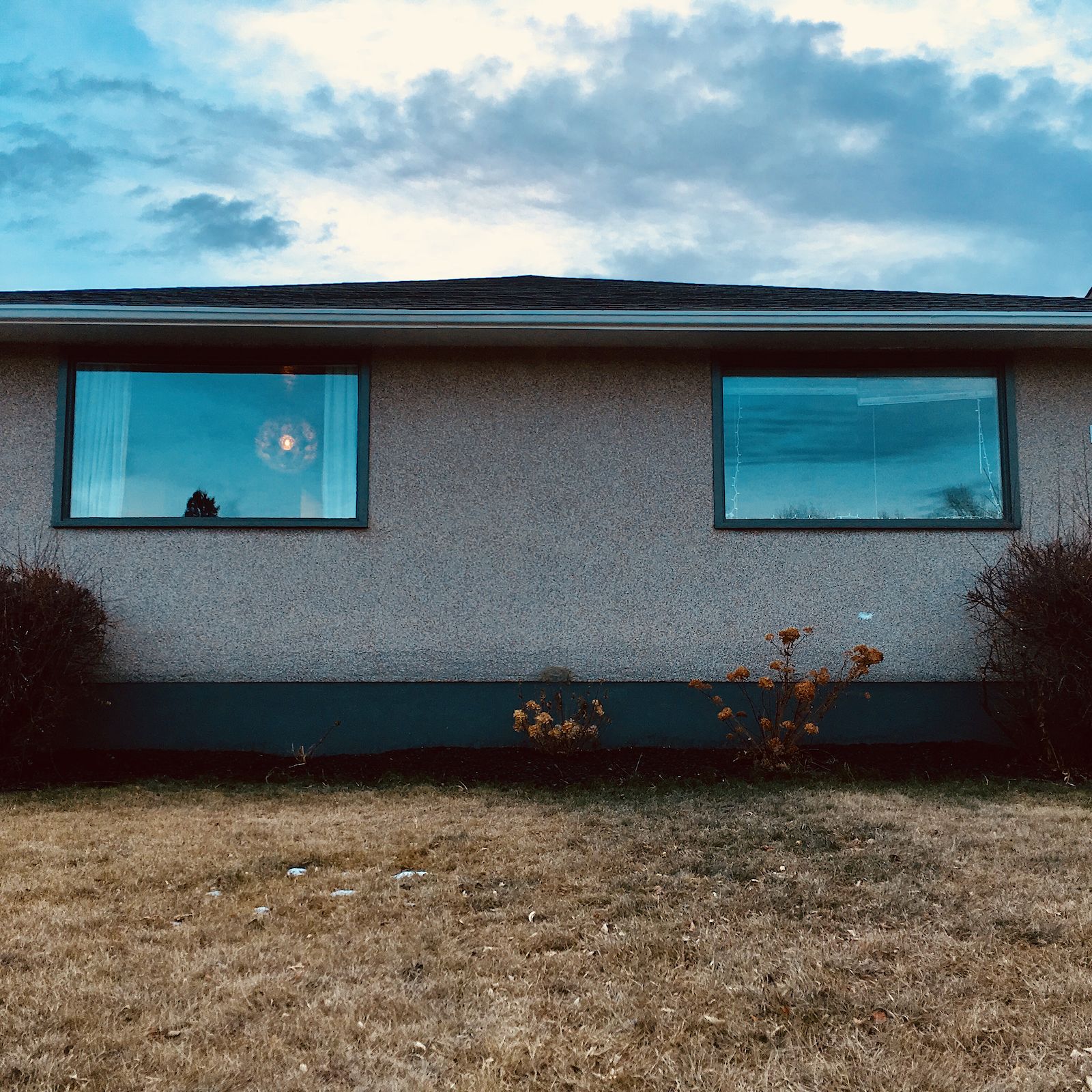 Calgary 2 bedrooms Main Floor for rent. Property photo: 325626-1