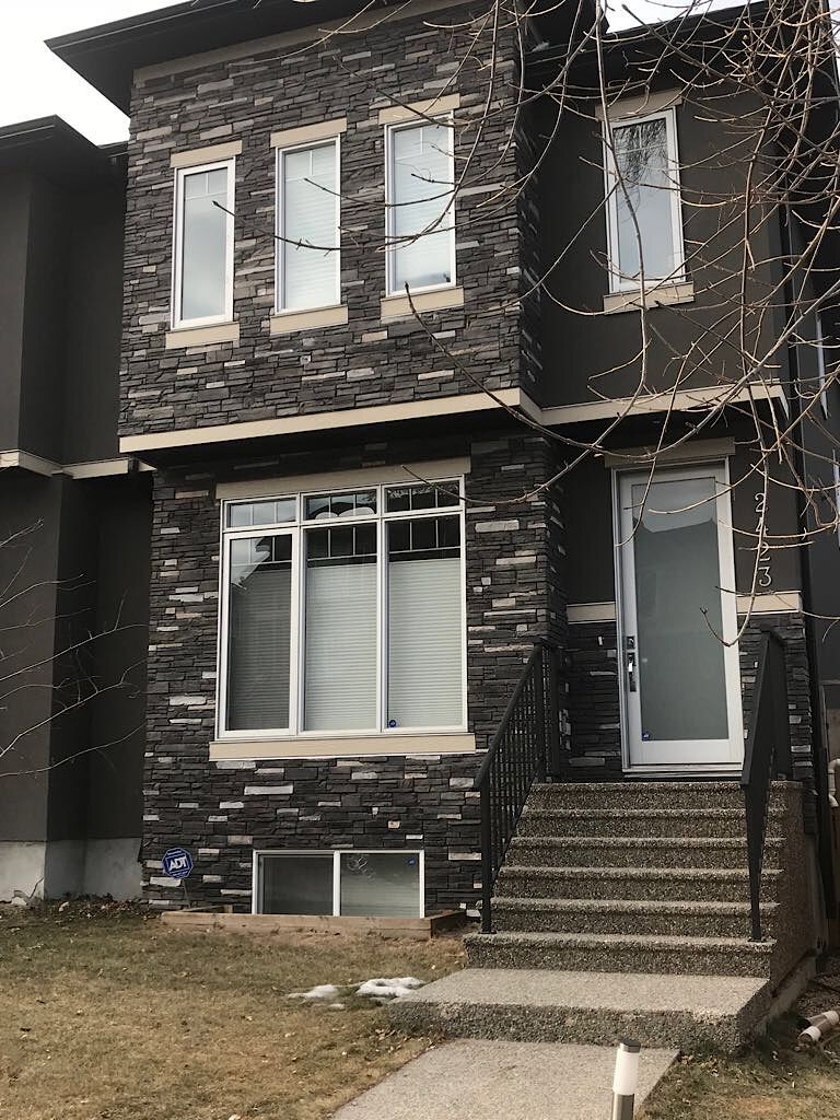 Calgary 4 bedrooms House for rent. Property photo: 327430-1