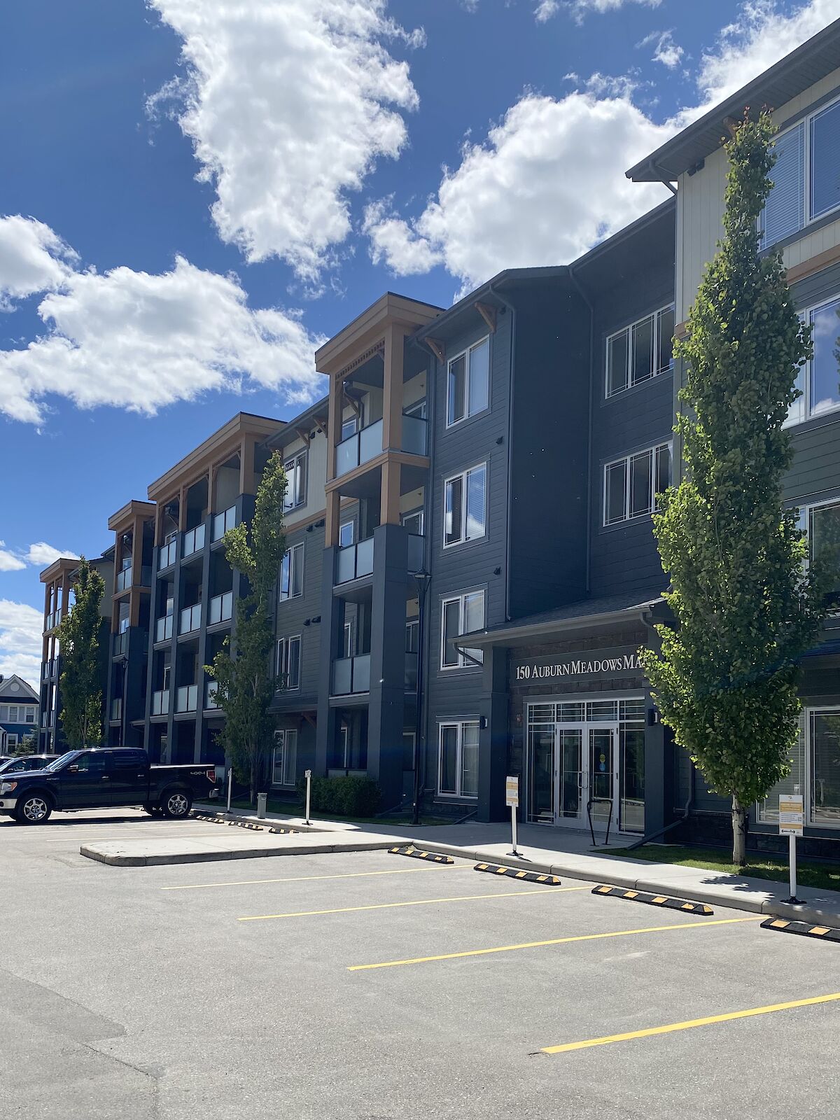 Calgary 1 bedroom Condo Unit for rent. Property photo: 327611-1