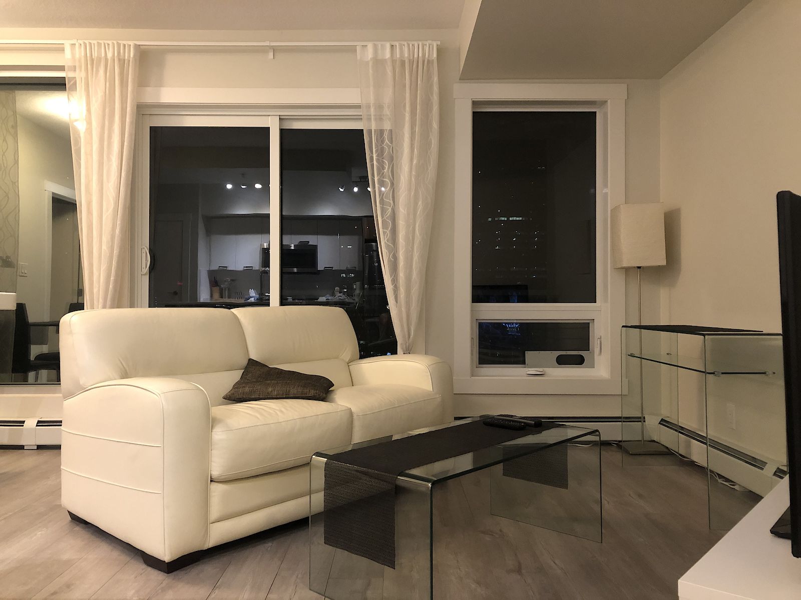 Edmonton 1 bedroom Condo Unit for rent. Property photo: 329033-1