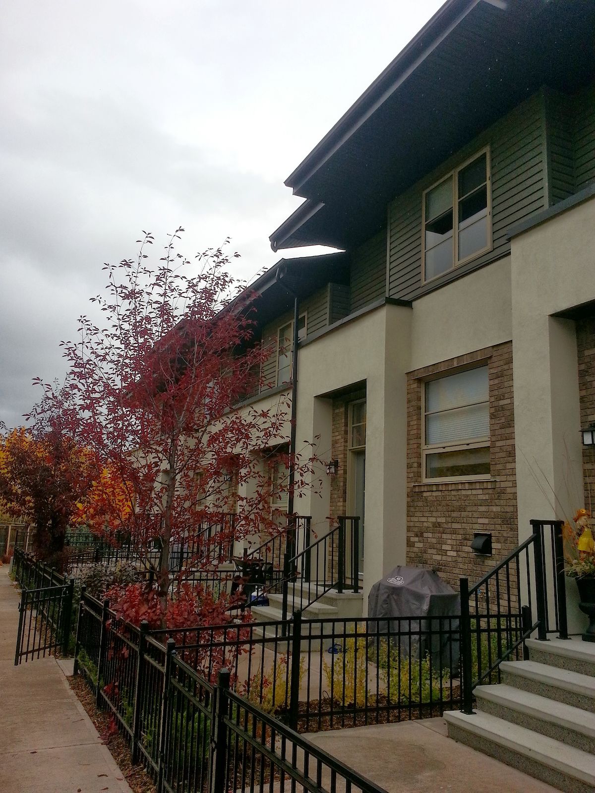 Calgary 2 bedrooms Townhouse for rent. Property photo: 329055-1