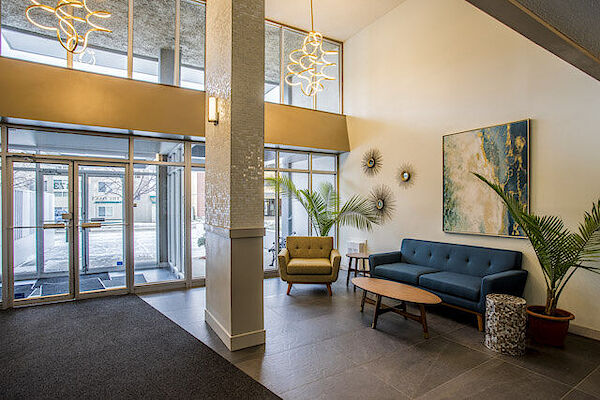 The+Oaks+Apartments+lobby Kamloops bachelor bedrooms Apartment for rent. Property photo: 330979-2