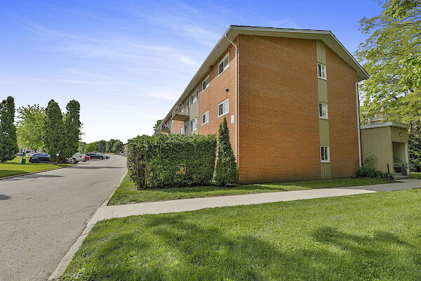 Skyline-Living-1422-Huron-2-Bed-1-Bath4+jpg London 2 bedrooms Apartment for rent. Property photo: 330984-2