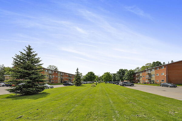 Skyline-Living-1422-Huron-2-Bed-1-Bath39+jpg London 2 bedrooms Apartment for rent. Property photo: 330984-3