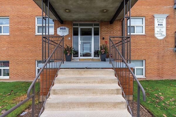 955-10th-St-E-Exterior-1+jpg Owen Sound 2 bedrooms Apartment for rent. Property photo: 331040-3
