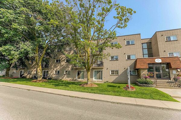 Skyline_99_Thomas_Unit_211_40+jpg Kingston 1 bedrooms Apartment for rent. Property photo: 331159-3