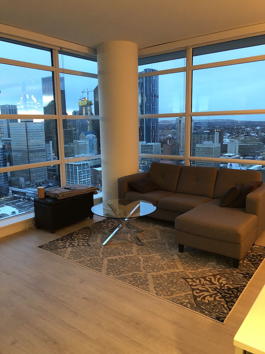 Calgary 2 bedrooms Condo Unit for rent. Property photo: 331265-1