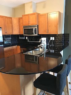 Calgary 2 + Den bedrooms Condo Unit for rent. Property photo: 332560-3